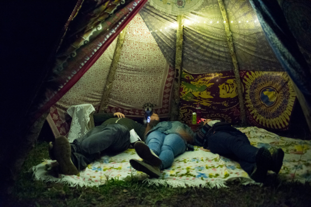 Campers find a calm spot to rest under the multi-colored tapestries of the tepee shroud | photo: Illes Austin Illes Photography x Toebock American Folklore