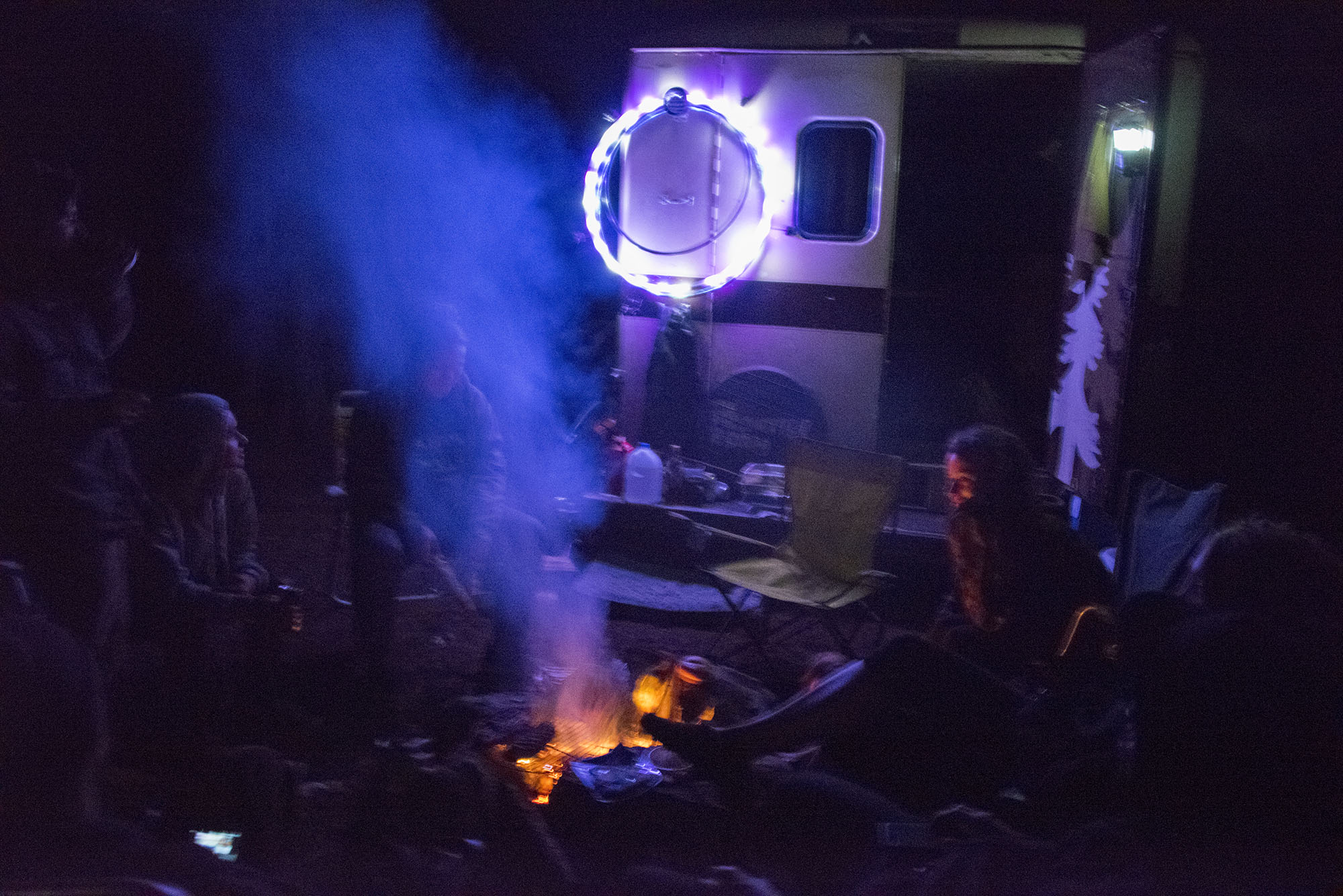Camp vibes outside of the patriot | photo: Illes Toebock American Folklore